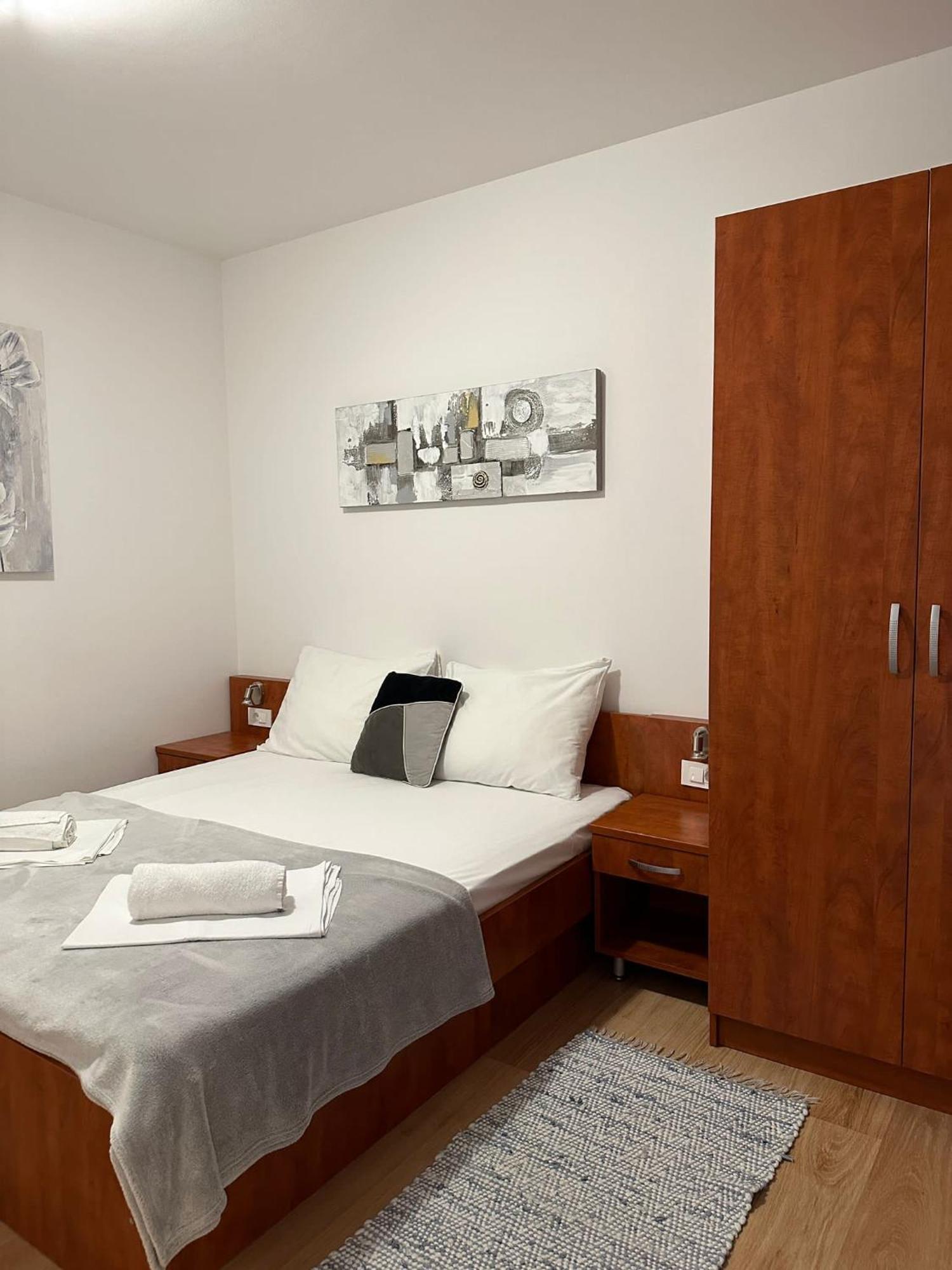 Apartmani Samec Novalja Exterior photo