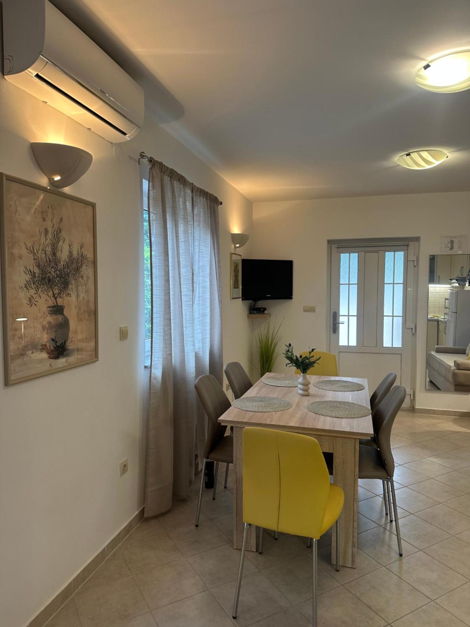 Apartmani Samec Novalja Exterior photo