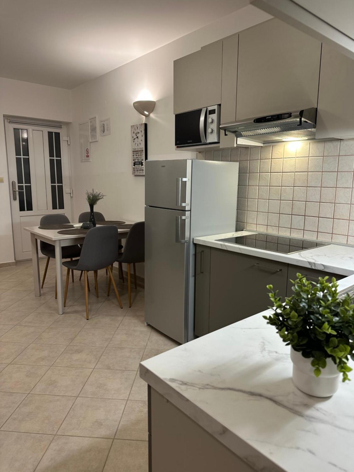 Apartmani Samec Novalja Exterior photo